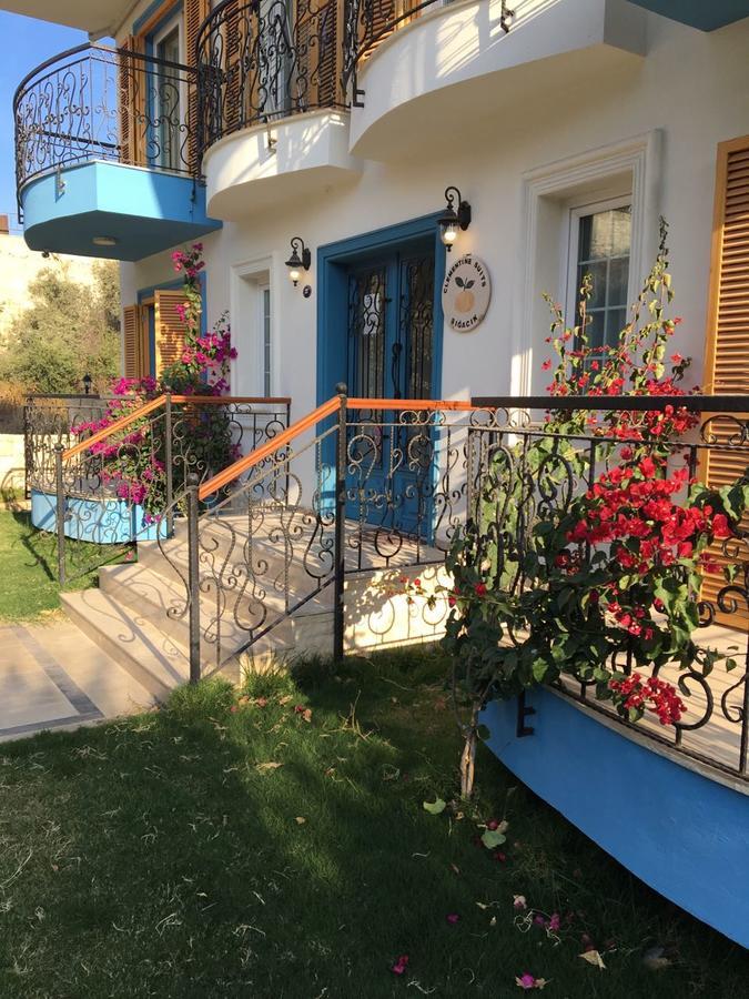 Clementin Suits Siğacık Екстериор снимка